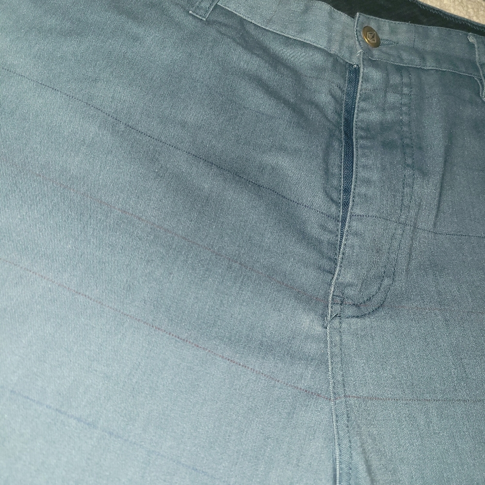 Volcom lengthy shorts in GUC - Picture 3 of 5